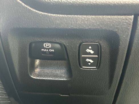 Used 2021 RAM 1500 Laramie w/ Off Road Group AWD/4WD image 23
