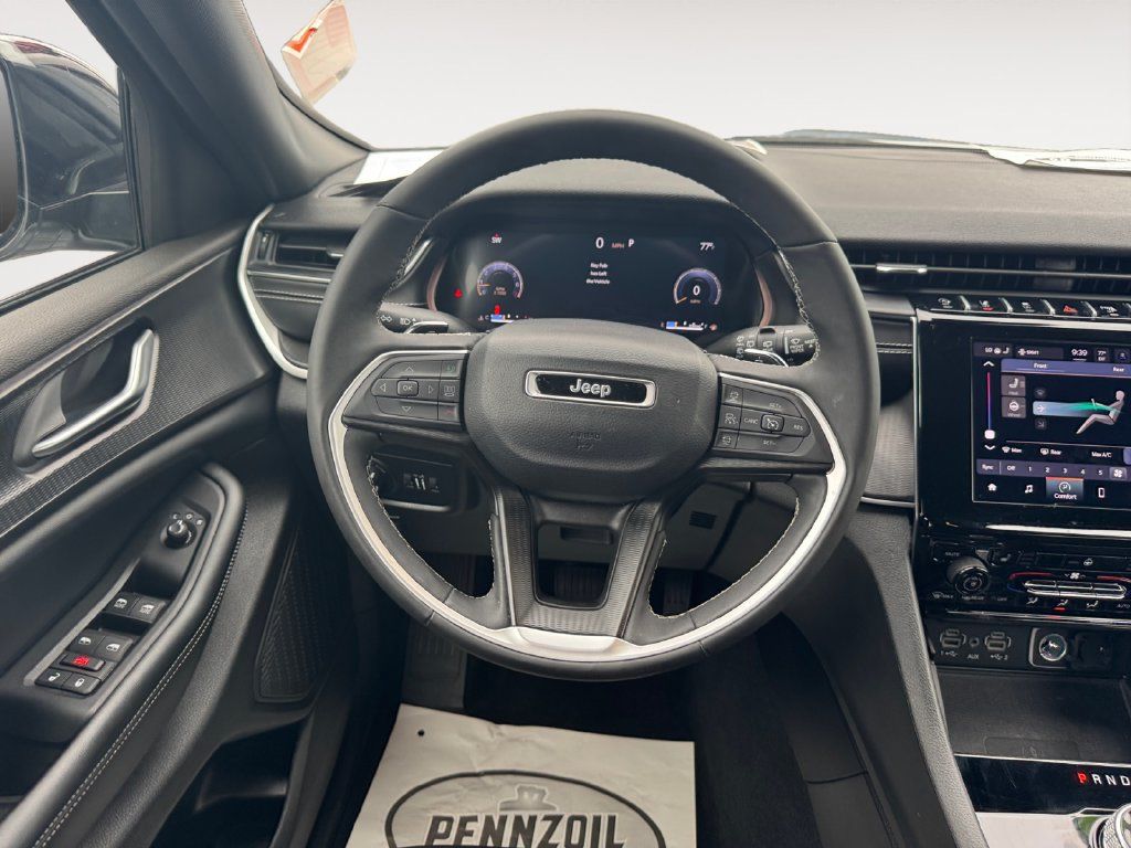 Used 2024 Jeep Grand Cherokee L Altitude AWD/4WD image 12