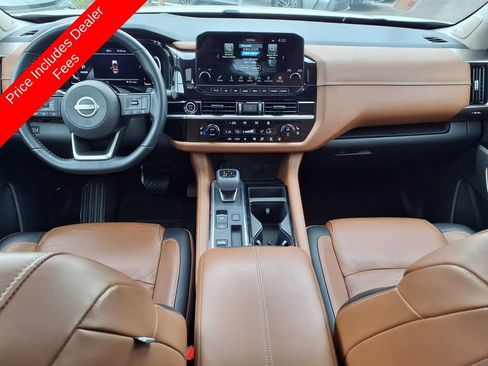 Used 2023 Nissan Pathfinder Platinum FWD image 17