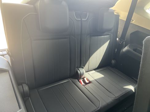 Certified 2022 Volkswagen Tiguan SE FWD image 28