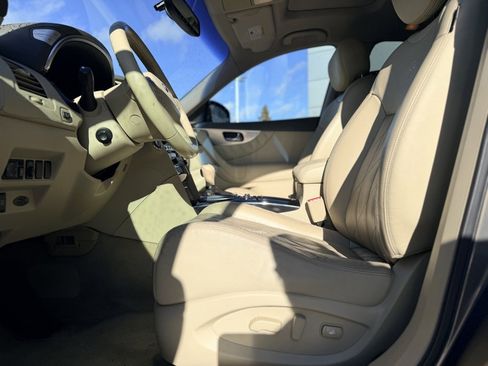 Used 2011 INFINITI FX35 2WD w/ Premium Pkg image 10