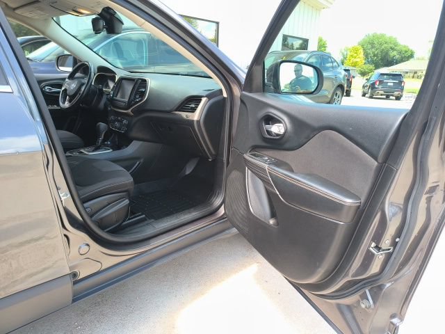 Used 2015 Jeep Cherokee Latitude w/ Comfort/Convenience Group AWD/4WD image 19