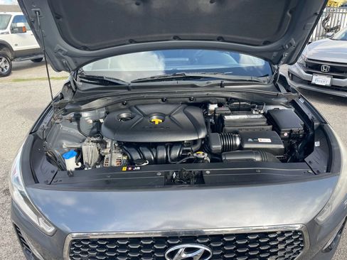 Used 2019 Hyundai Elantra GT FWD image 5
