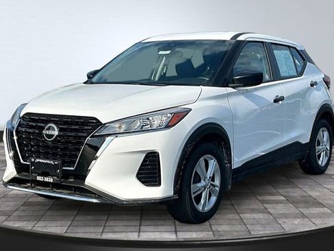 Used 2025 Nissan Kicks Play S image 1