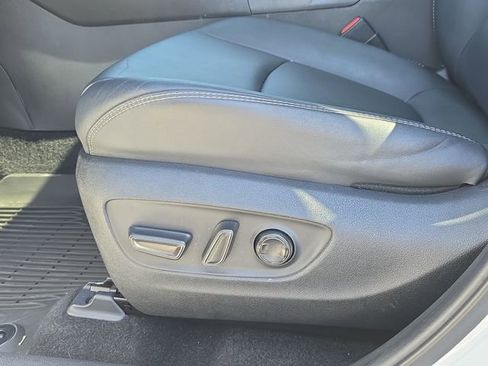 Used 2021 Toyota RAV4 Limited image 29