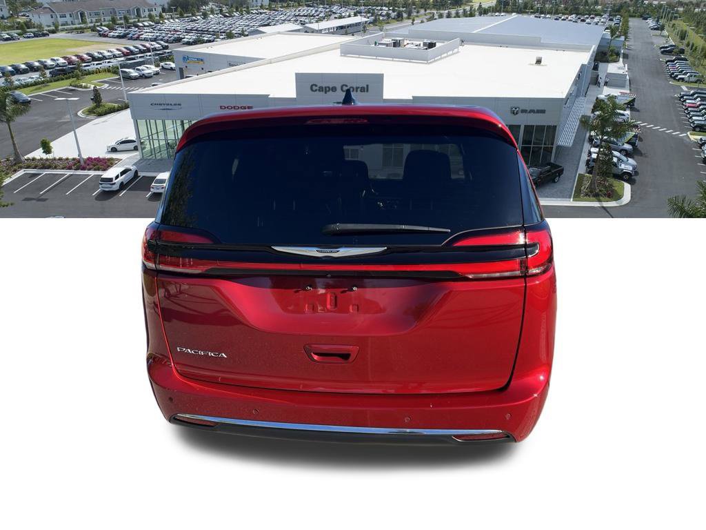 Used 2025 Chrysler Pacifica Select FWD image 5