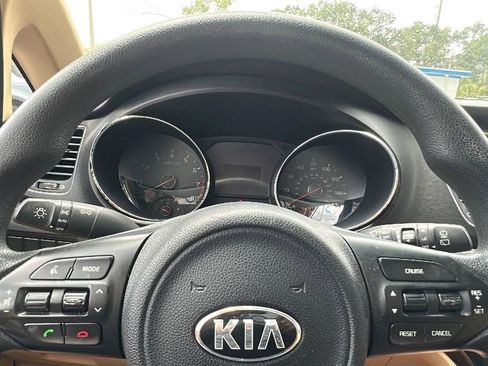 Used 2016 Kia Sedona LX w/ LX Convenience Package FWD image 36