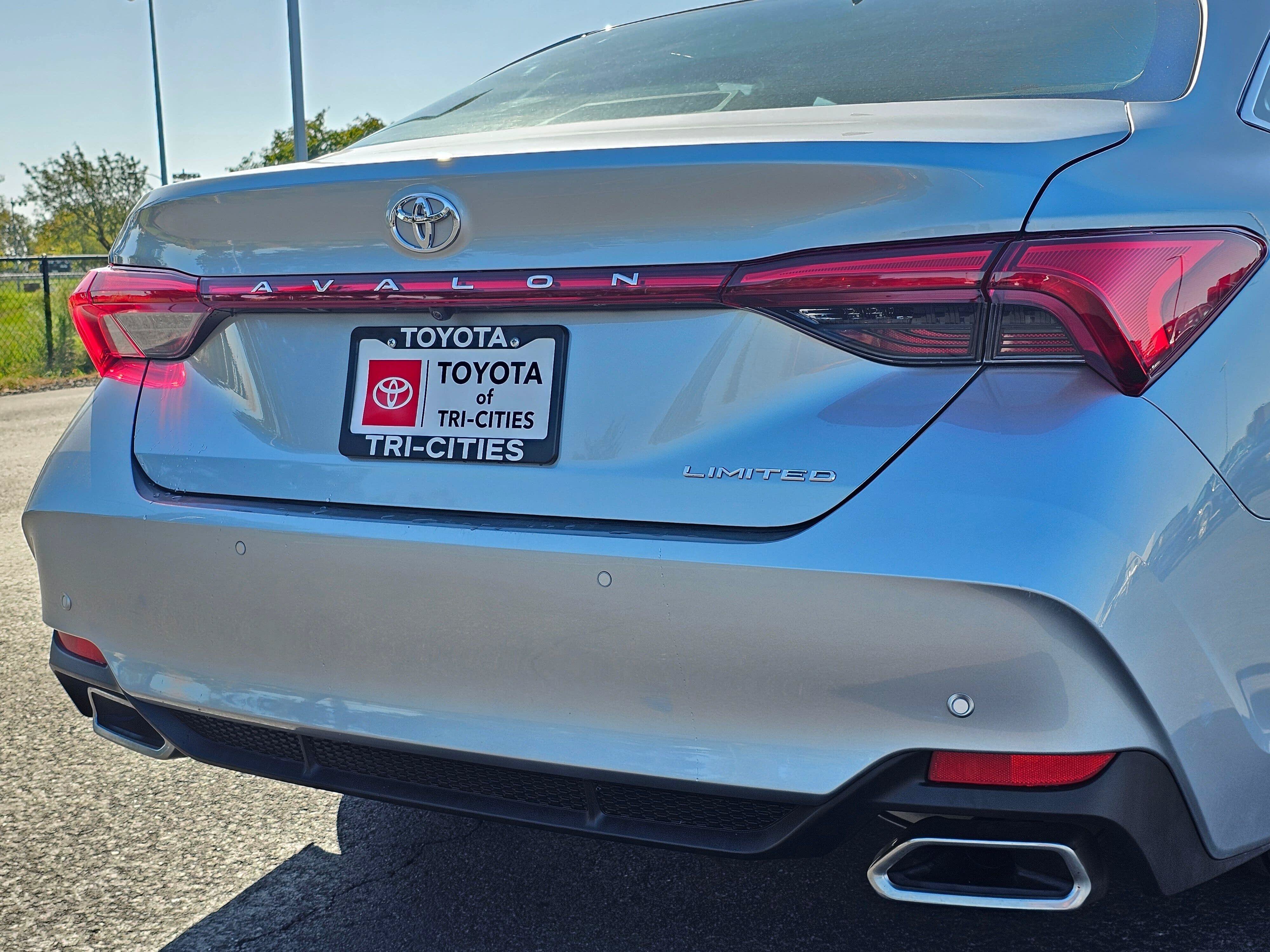 Certified 2021 Toyota Avalon Limited w/ Advanced Safety Package FWD image 12