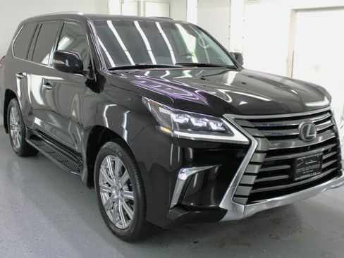 Used 2017 Lexus LX 570 4WD w/ Luxury Package image 11