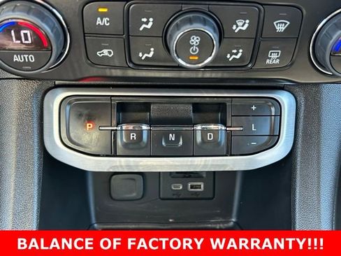 Used 2023 GMC Acadia SLT FWD image 25