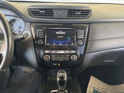Used 2019 Nissan Rogue SV FWD image 14