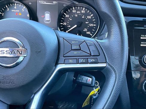 Used 2017 Nissan Rogue S image 22