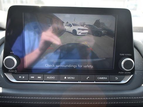 Used 2023 Nissan Rogue SV image 19