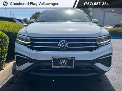 Used 2024 Volkswagen Tiguan SE w/ Panoramic Sunroof Package AWD/4WD image 13