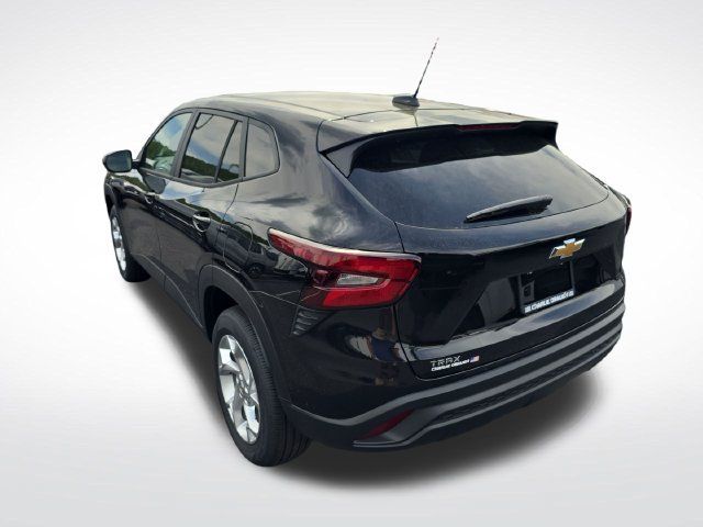 New 2026 Chevrolet Trax LS w/ LS Convenience Package FWD image 3