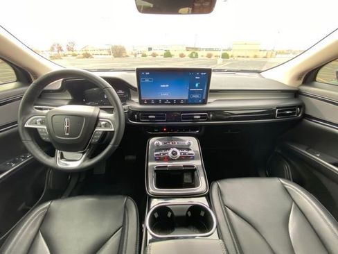 Used 2023 Lincoln Nautilus AWD w/ Premium Package image 15