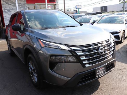 Used 2024 Nissan Rogue S AWD/4WD image 7