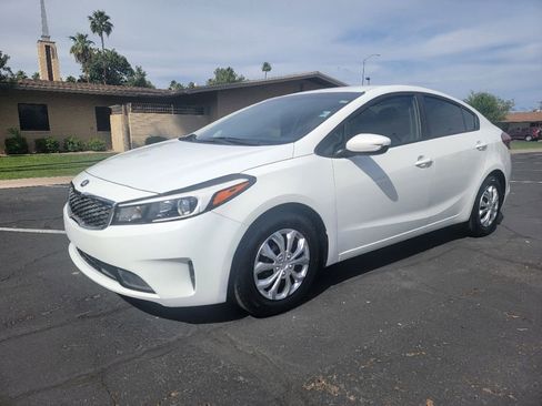 Used 2018 Kia Forte LX image 1