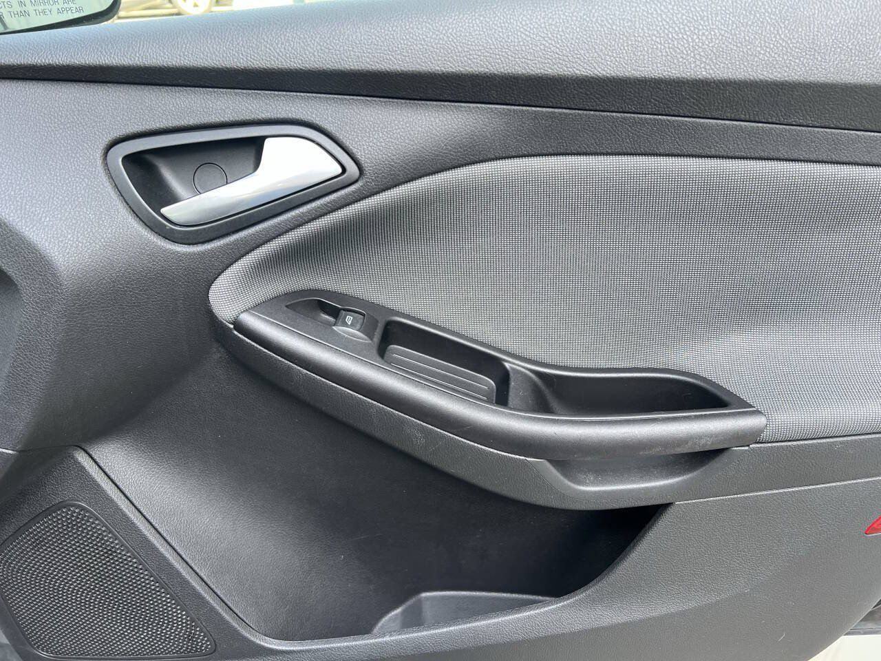 Used 2012 Ford Focus SE FWD image 24