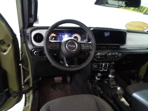 Used 2026 Jeep Wrangler Unlimited Sport AWD/4WD image 5