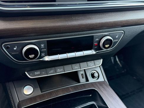 Used 2023 Audi Q5 e Premium Plus w/ Premium Plus Package image 16