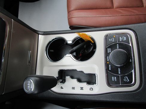 Used 2013 Jeep Grand Cherokee Overland Summit image 14