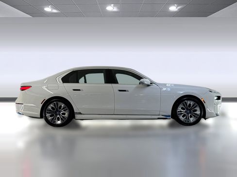 Certified 2023 BMW i7 xDrive60 w/ Executive Package 2 AWD/4WD image 7