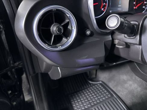 Used 2017 Chevrolet Camaro LT RWD image 18