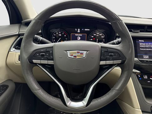 Used 2020 Cadillac XT6 Premium Luxury FWD image 19