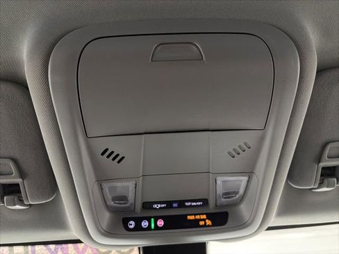 Used 2024 GMC Terrain SLE image 19