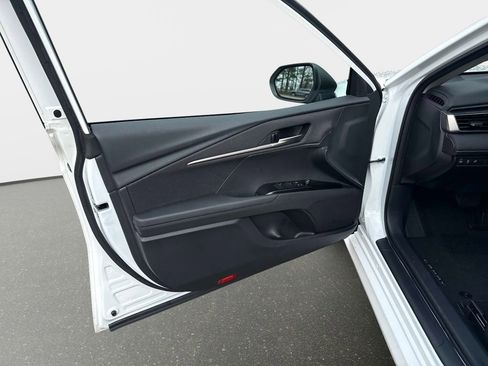 Used 2025 Toyota Camry LE w/ Convenience Package image 16