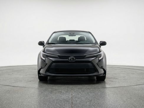 Used 2025 Toyota Corolla LE FWD image 2