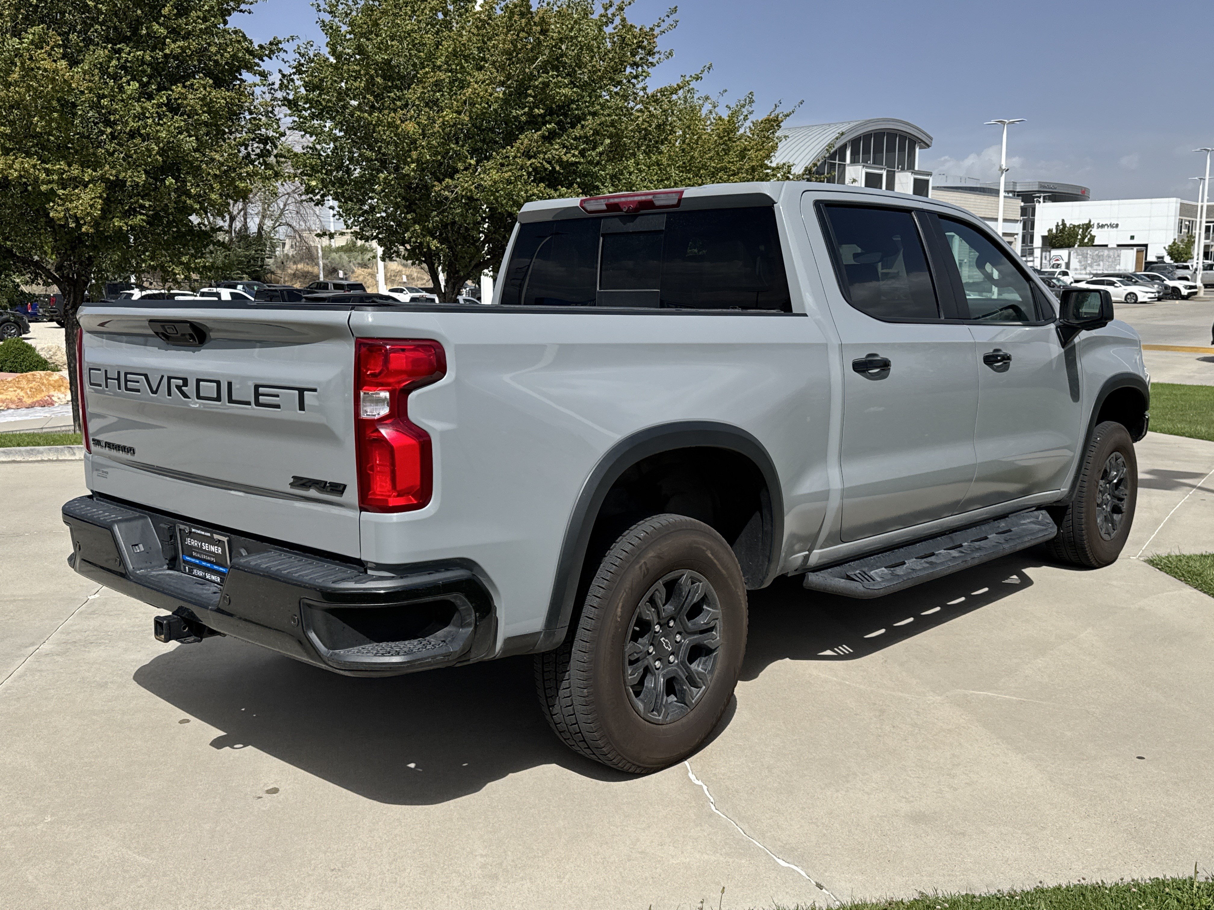 Used 2024 Chevrolet Silverado 1500 ZR2 w/ Technology Package AWD/4WD image 6