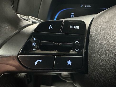 Used 2025 Hyundai Elantra Sport image 19