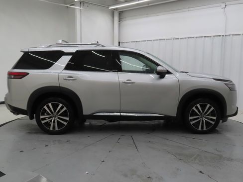 Used 2025 Nissan Pathfinder Platinum w/ Cargo Package image 2