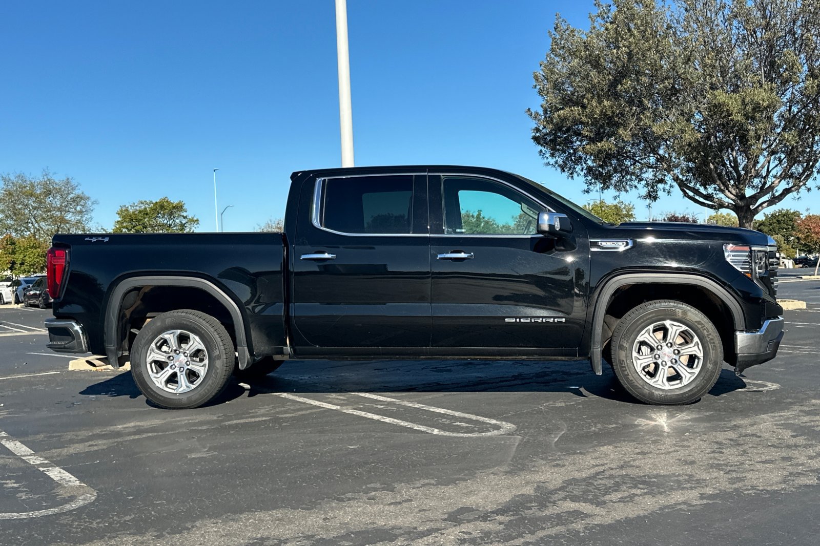 Used 2025 GMC Sierra 1500 SLT AWD/4WD image 3