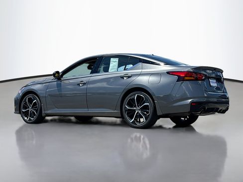 Used 2023 Nissan Altima 2.5 SR FWD image 12