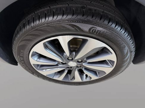 Used 2022 Buick Encore Preferred AWD/4WD image 9