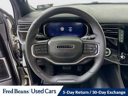 Used 2022 Jeep Wagoneer Series III w/ Premium Group I AWD/4WD image 16