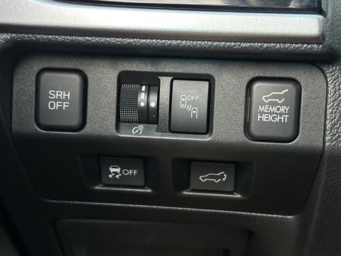 Used 2017 Subaru Forester 2.5i Touring AWD/4WD image 17