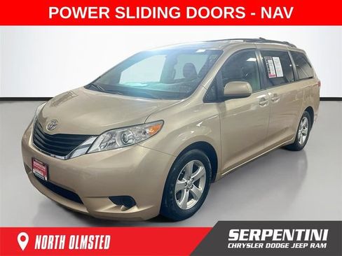 Used 2014 Toyota Sienna LE FWD image 1