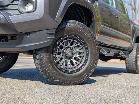 Used 2020 Toyota Tacoma SR5 image 31