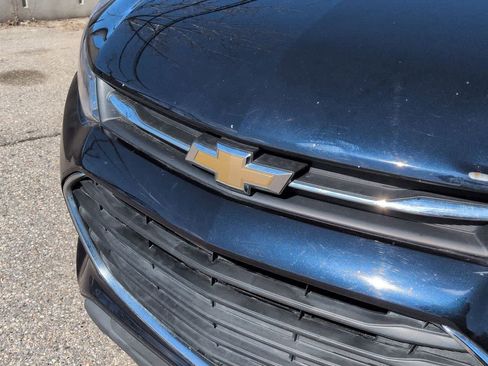 Used 2021 Chevrolet Trax LS w/ Tint and Cruise Package image 11