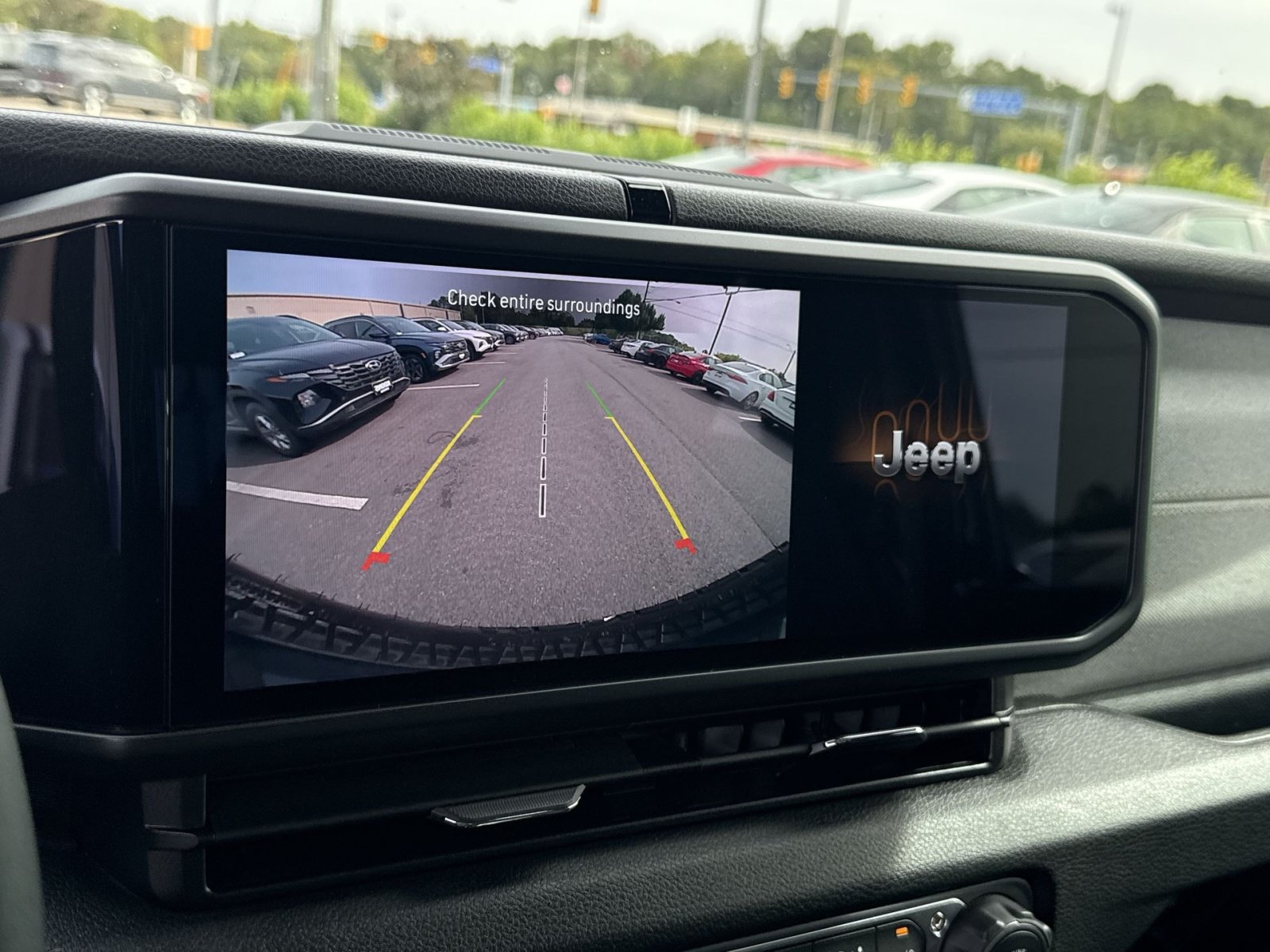 Used 2025 Jeep Wrangler Sport AWD/4WD image 19