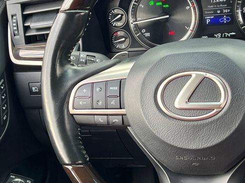 Used 2021 Lexus LX 570 4WD w/ Luxury Package image 19