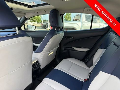 Used 2022 Lexus UX 200 w/ Premium Package FWD image 8