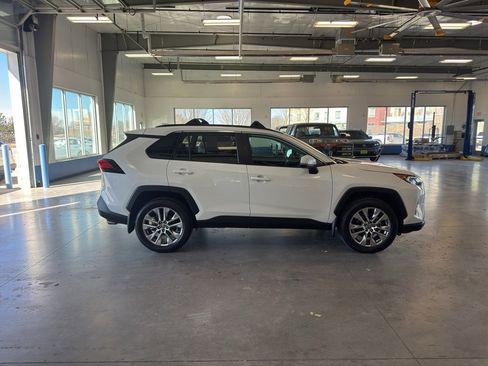 Used 2021 Toyota RAV4 XLE Premium image 6