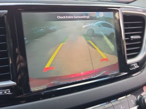 Used 2023 Chrysler Pacifica Touring-L FWD image 21