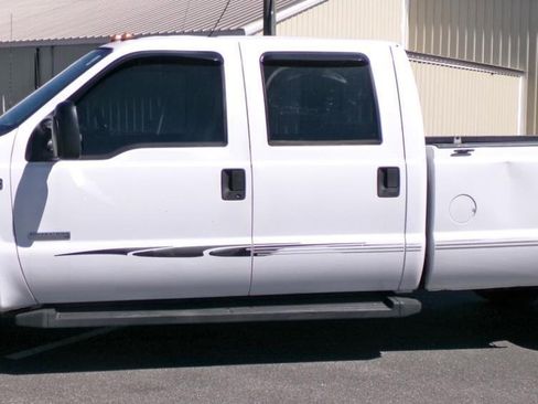Used 2006 Ford F350 XL image 2