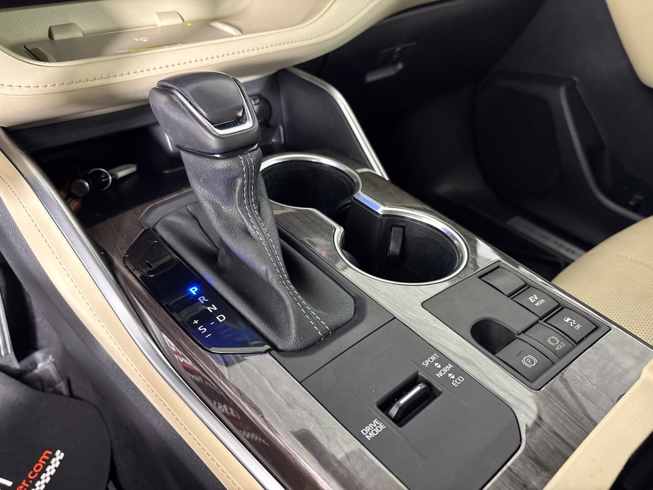 Used 2023 Toyota Highlander Limited FWD image 23